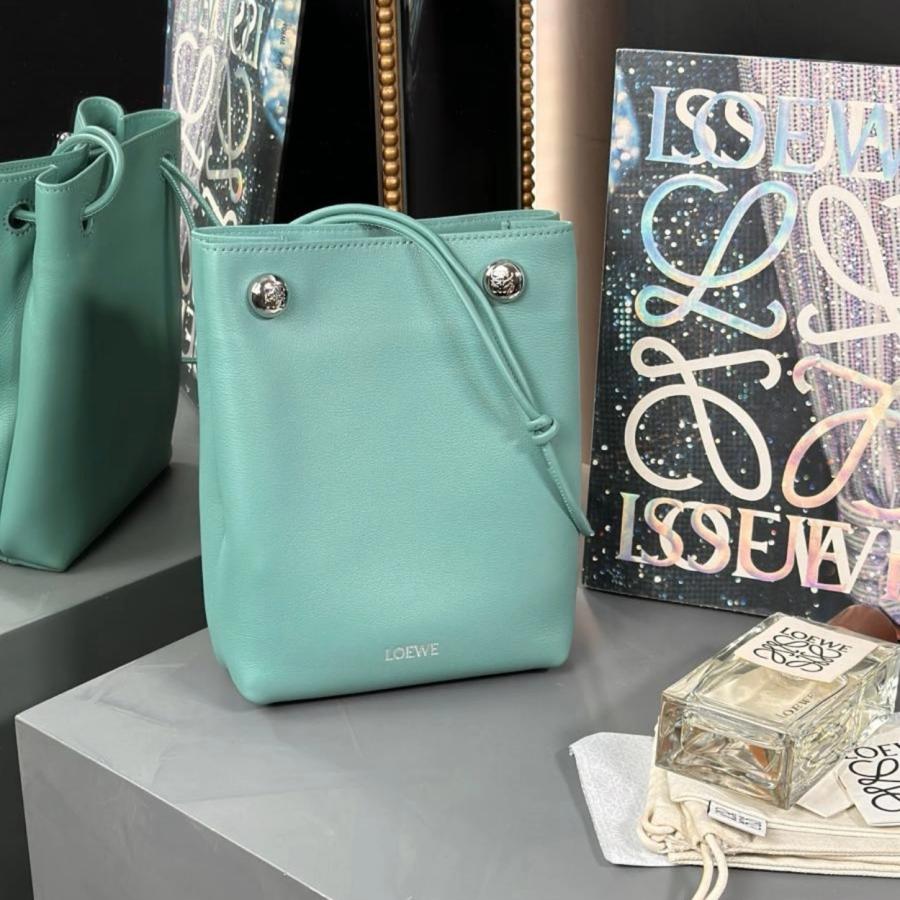 로에베 페블 파우치 스몰