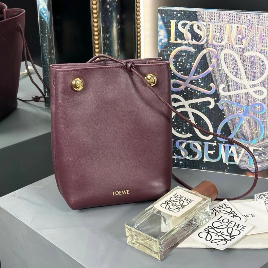 로에베 페블 파우치 스몰