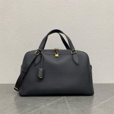 로로피아나 니들백 네이비