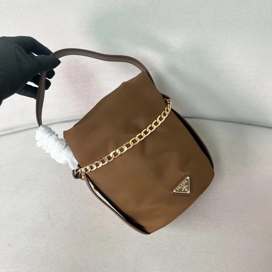 프라다 쁘띠삭 느와르 미니 버킷백