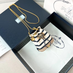 프라다 마리너 미니 파우치 1NR016