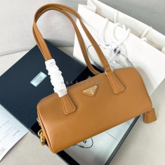 프라다 가죽 미디엄 탑핸들백 1BB127