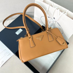 프라다 갤러리아 레더 토트백 1BA457