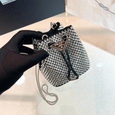 프라다 새틴 크리스탈 미니 파우치 1NR016