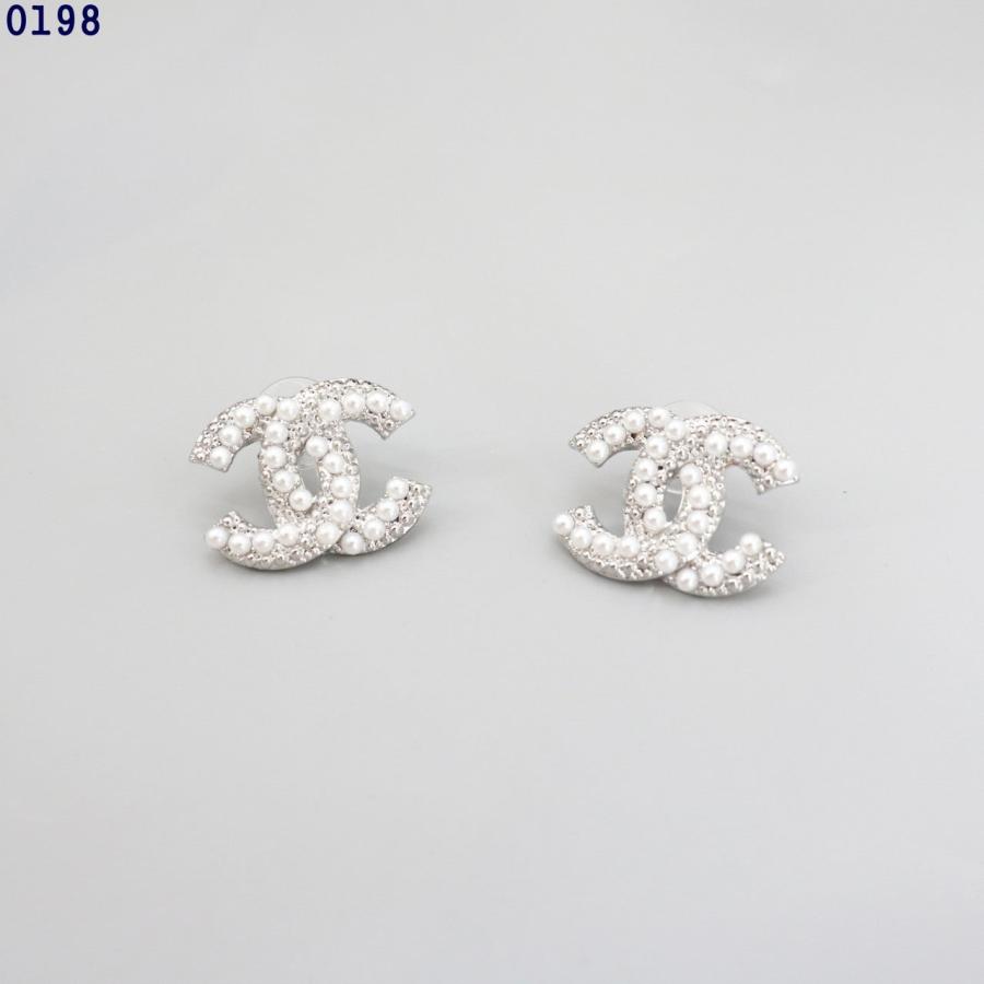 샤넬 로고 진주 메탈 귀걸이 (국내배송)