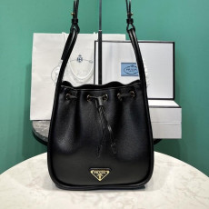 프라다 달링 버킷백