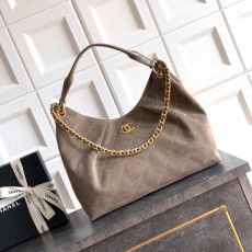 샤넬 26C 크루즈 스웨이드 호보백 미듐 AS5979