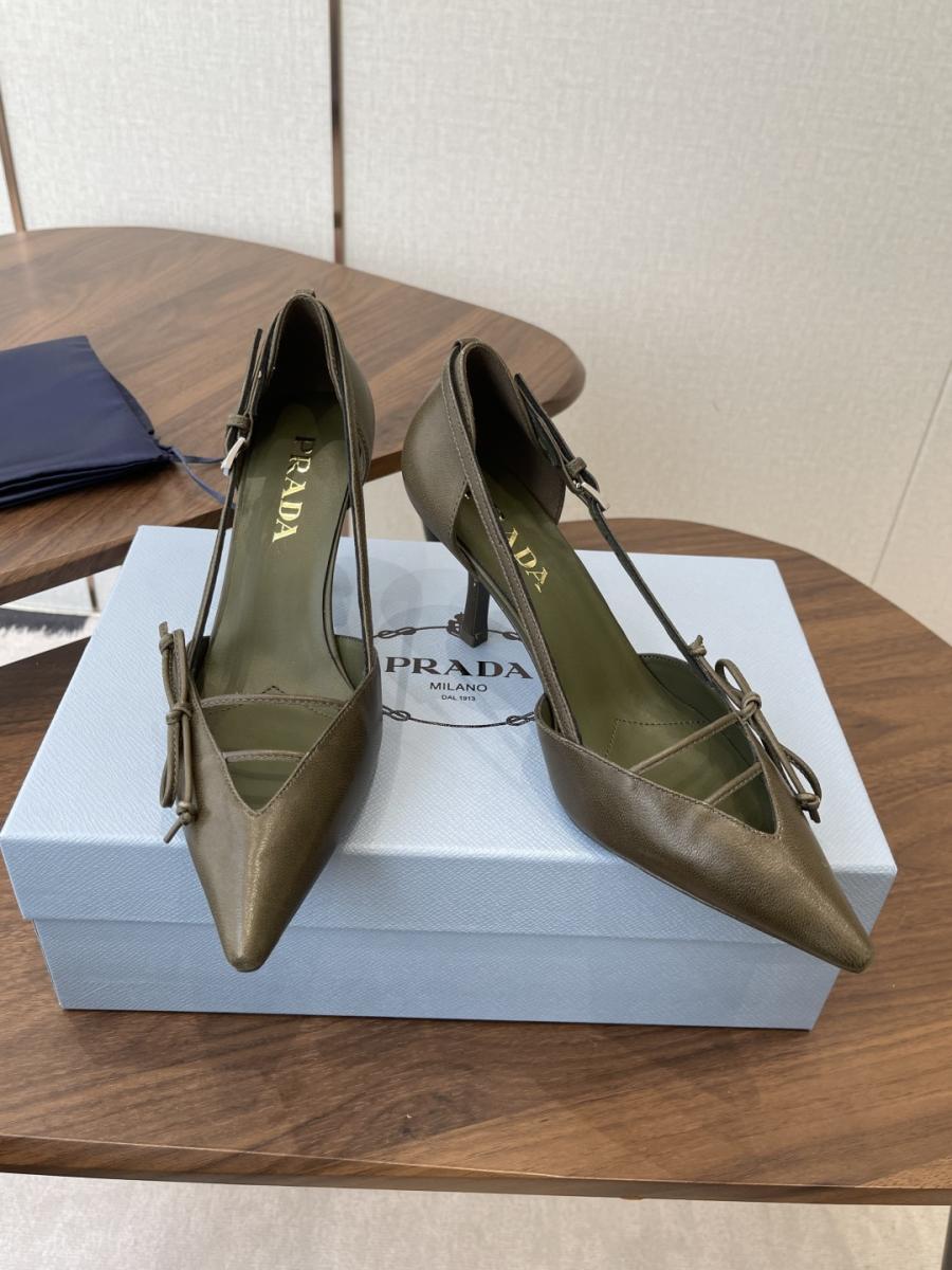프라다 26SS 사이드 오픈 펌프스 8cm