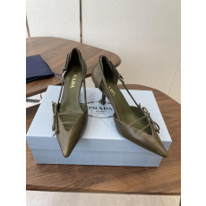 프라다 26SS 사이드 오픈 펌프스 8cm