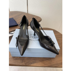 프라다 26SS 사이드 오픈 펌프스 8cm