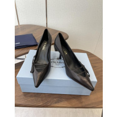 프라다 26SS 펌프스 하이힐 8cm