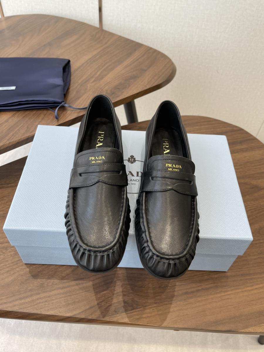 프라다 25SS 가죽 로퍼