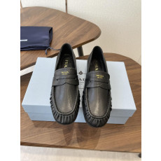 프라다 25SS 가죽 로퍼