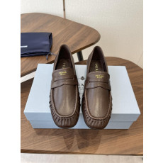 프라다 25SS 가죽 로퍼