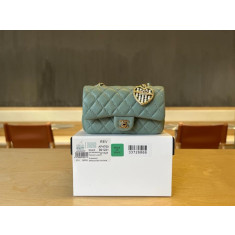 샤넬 25A 공방 백참 클래식 후크 미니백 AP4760