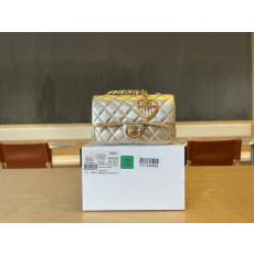 샤넬 25A 공방 백참 클래식 후크 미니백 AP4760