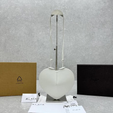 알라이아 하트 가죽 숄더백