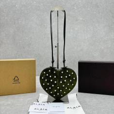 알라이아 하트 스웨이드 숄더백