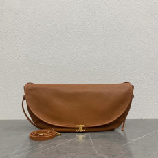 셀린느 소프트 트리오페 하프문 124142