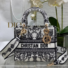 디올 레이디백 D-LITE 미듐 24cm
