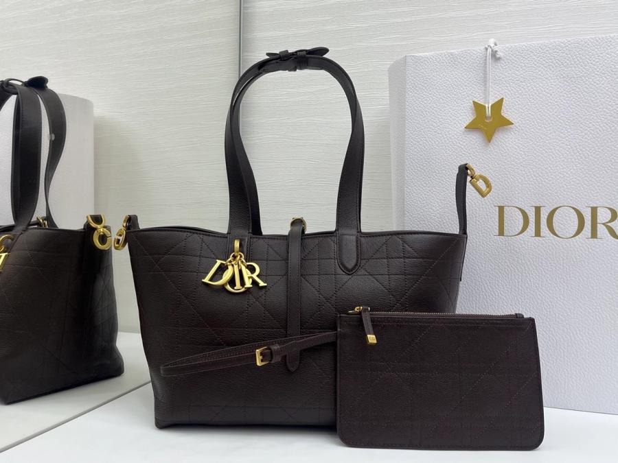 디올 뚜주흐 쇼퍼백 다크브라운 미듐