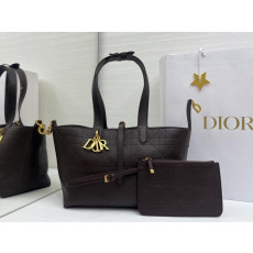 디올 뚜주흐 쇼퍼백 다크브라운 미듐