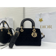 디올 스웨이드 토트백 조나단 앤더슨