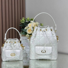 디올 카로 램스킨 버킷백 나노, 스몰