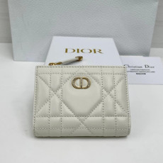 디올 램스킨 카로 달리아 지갑