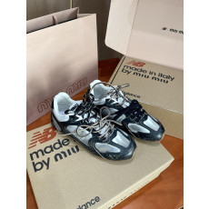 미우미우 X 뉴발란스 530 스니커즈