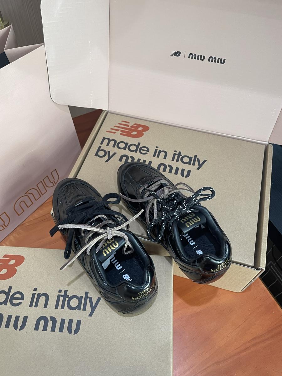 미우미우 X 뉴발란스 530 스니커즈