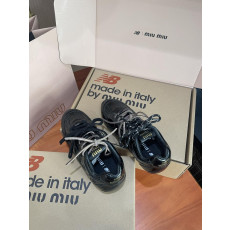 미우미우 X 뉴발란스 530 스니커즈