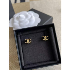 샤넬 로고 귀걸이