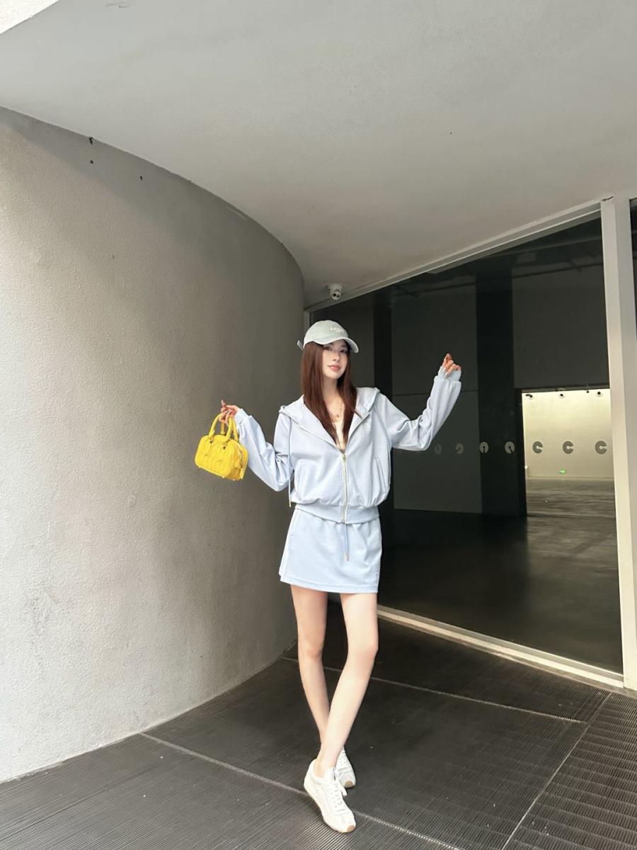 셀린느 후디 스커트 셋업