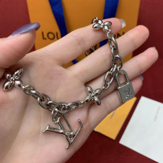 루이비통 아이코닉 백참 키링