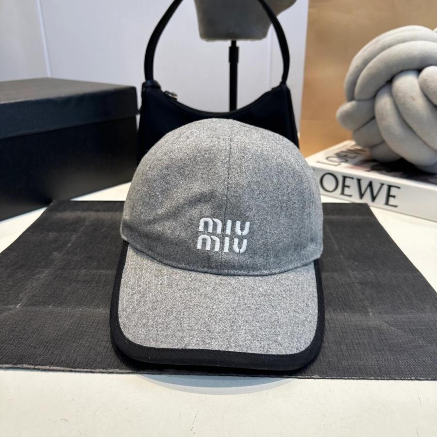 미우미우 배색 볼캡 모자