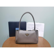 프라다 미디엄 가죽 달링백