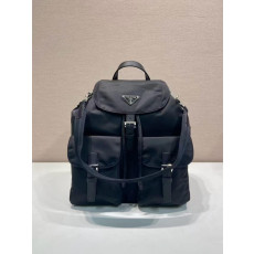 프라다 리나일론 백팩 신상