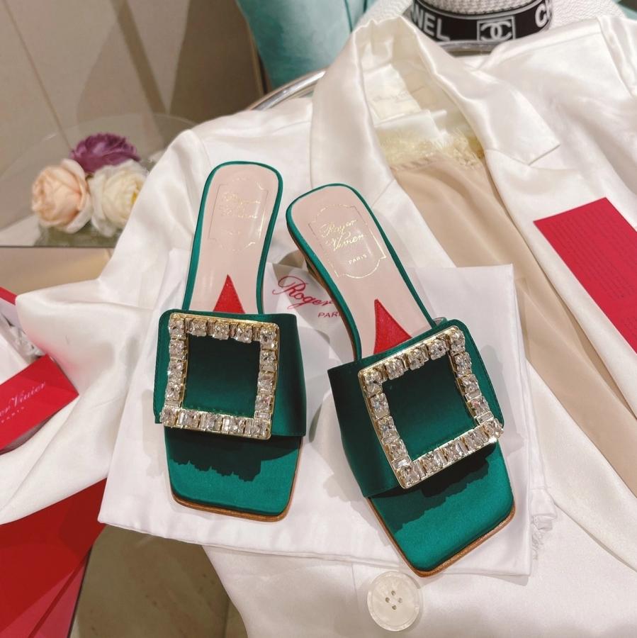 로저비비에 비키 비브 새틴 뮬 슬리퍼 (2.5cm / 4.5cm)